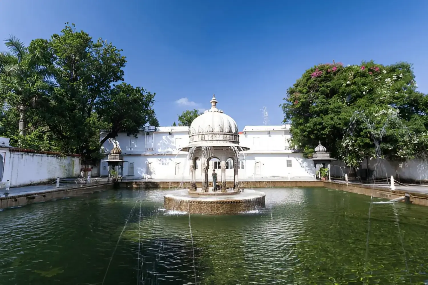Saheliyon Ki Bari - Popular Tourist Attractions in Udaipur
